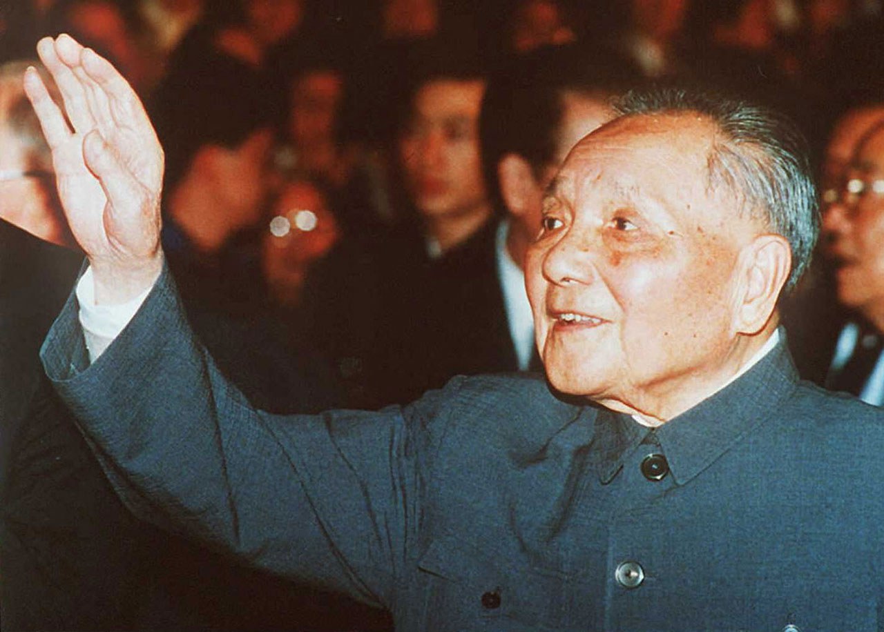 1992年10月19日，前领导人邓小平出席中共十四大。（法新社资料图片）