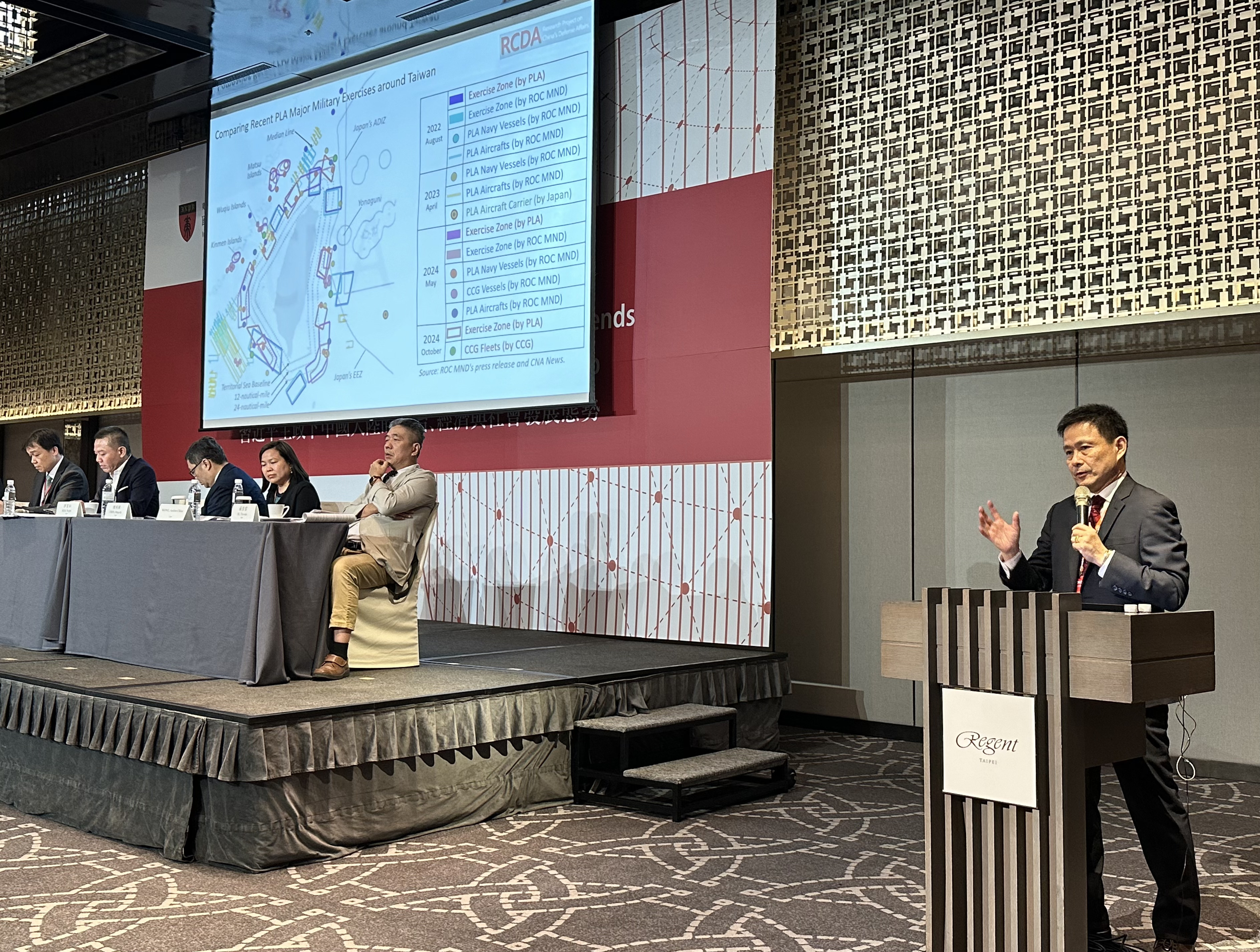 3.jpg 台湾的国防大学中共军事事务研究所教授马振坤10月14日在国策研究院会议上指出,中国解放军此次联合利剑-B演习对台湾的威胁性更大。(记者夏小华摄)