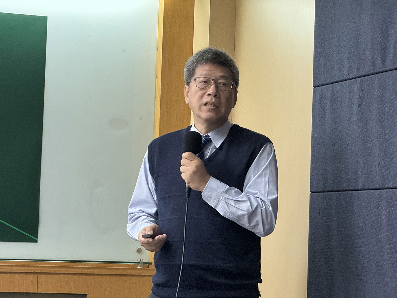 鄭政秉.jpg 台湾的云林科技大学财金系教授郑政秉表示,百年来没有一个国家,走非市场、非民主路线,经济发展成功过。(记者 黄春梅摄)