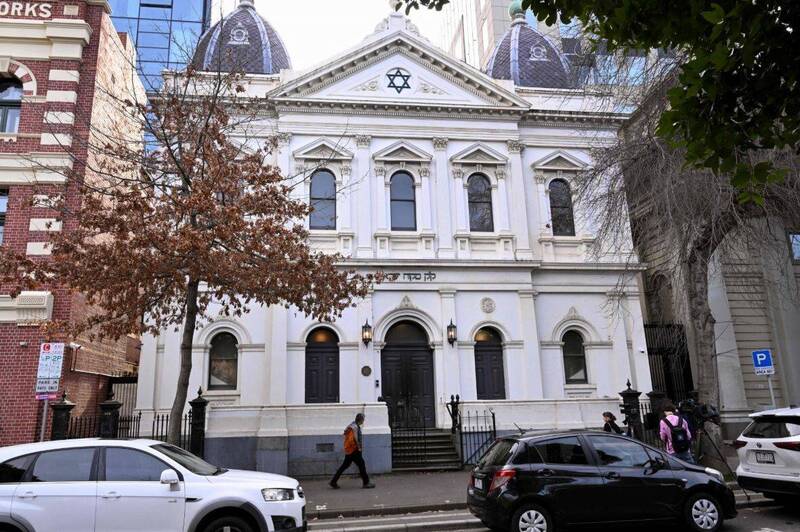 澳洲墨尔本1座犹太教堂于4日惊传起火，所幸无人伤亡。（法新社）
