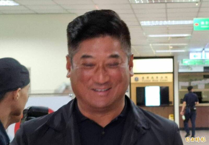 中信金前副董事长辜仲谅声请变更手机拍照上传报到地点,被高院法官询问佩戴电子脚环意愿,改口「那我不去了」。(记者杨国文摄) 中信金前副董事长辜仲谅声请变更手机拍照上传报到地点,被高院法官询问佩戴电子脚环意愿,改口「那我不去了」。(记者杨国文摄)