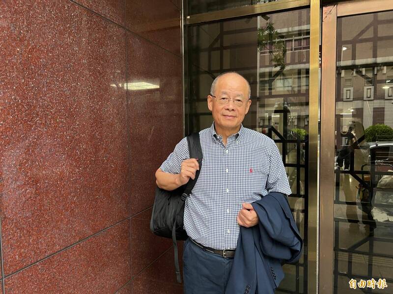 陈时奋返台出庭，当庭痛批对方藉谩骂博取声量，质疑背后有政治动机，并提告妨害名誉。（记者刘咏韵摄）