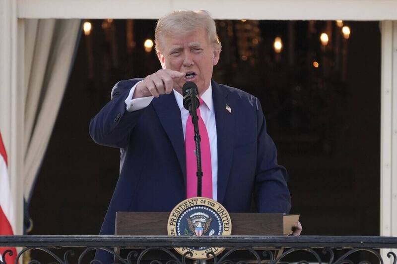 美國最高法8日推翻下級法院禁令，允許川普總統以行政命令繼續推動聯邦政府的大規模裁員與重組計劃。（美聯社）