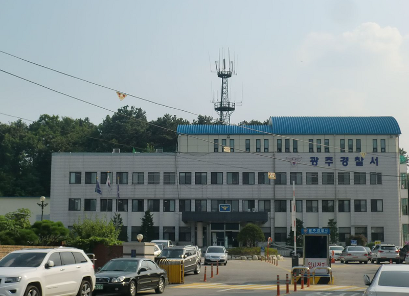 南韩京畿道广州发生女子坠楼撞击行人的事件，造成3死1伤。（图撷自韩文wiki网站）