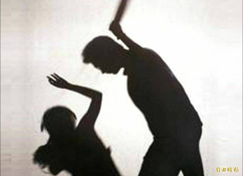 5岁男童赖床又「卢小小」不去上幼稚园，妈妈爆怒打他屁股挨告伤害罪，但法官认为是父母管教权范围判无罪。示意图 （资料照）