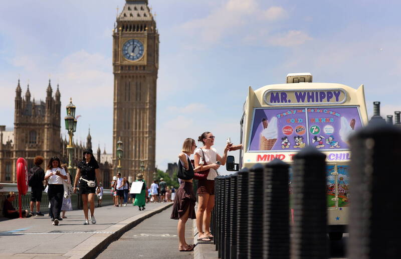 英國上月底至本月2日遭到熱浪侵襲，多地創下今年最高溫紀錄。（歐新社）