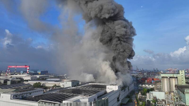 台泥三元鋰電池廠爆炸起火，曾被測出有毒氣體。（讀者提供）