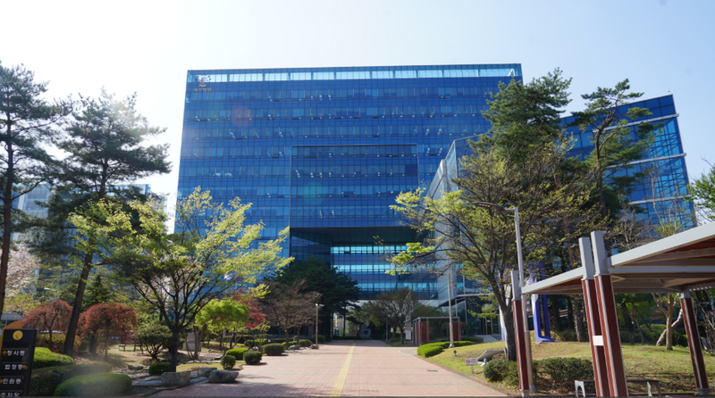 南韩大学生谎称外送餐点里有虫,借此获得305次退款,被法院判刑1年。图为首尔北部地方法院。(图撷自首尔北部地方法院官网)
南韩大学生谎称外送餐点里有虫,借此获得305次退款,被法院判刑1年。图为首尔北部地方法院。(图撷自首尔北部地方法院官网)