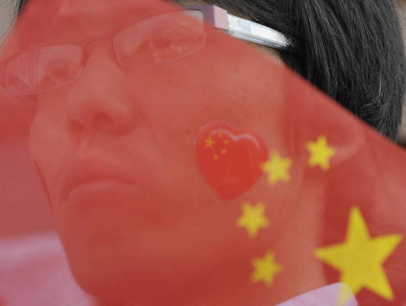 美国宾州法院近日起诉8名中国留学生,这些学生虽然分散各州读书,但合伙组成诈骗集团,专门在网上诈骗老年人,受害者遍布19州、超过50人,涉案金额达高达1000万美元(约新台币2.9亿元)。示意图。(资料照,路透) 美国宾州法院近日起诉8名中国留学生,这些学生虽然分散各州读书,但合伙组成诈骗集团,专门在网上诈骗老年人,受害者遍布19州、超过50人,涉案金额达高达1000万美元(约新台币2.9亿元)。示意图。(资料照,路透)