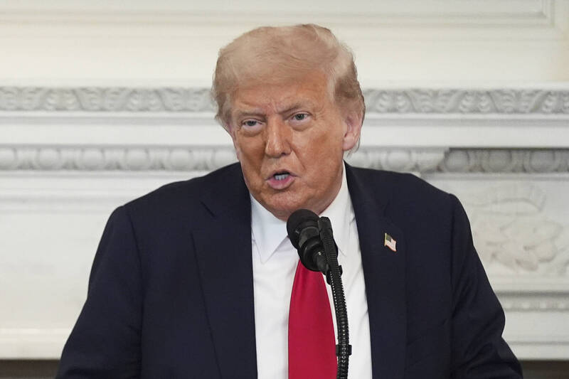 川普15日表示,儘管他對俄羅斯下「最後通牒」,但他和普廷的關係還沒完蛋。(美聯社) 川普15日表示,儘管他對俄羅斯下「最後通牒」,但他和普廷的關係還沒完蛋。(美聯社)