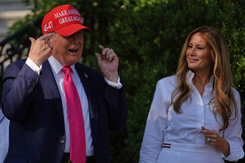 美国总统川普（左）与其妻子梅兰妮亚（右）。（美联社）