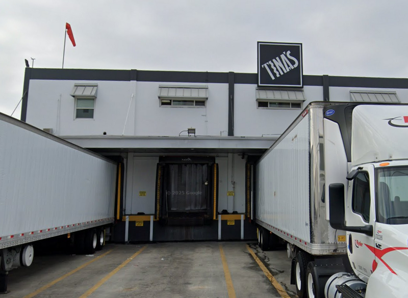 美國加州墨西哥卷餅工廠,有工人被絞肉機捲入慘死。圖為事發工廠。(圖擷自Google街景) 美國加州墨西哥卷餅工廠,有工人被絞肉機捲入慘死。圖為事發工廠。(圖擷自Google街景)