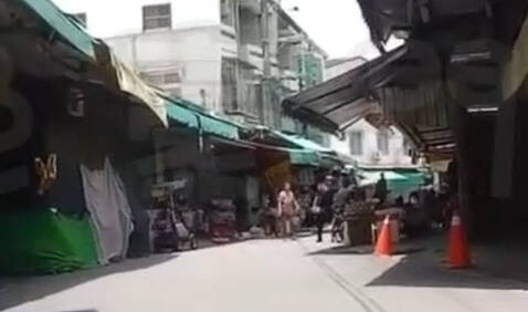 嘉义县中埔后庄市场惊传发生砍伤人事件。(截取自黑色豪门企业影片) 嘉义县中埔后庄市场惊传发生砍伤人事件。(截取自黑色豪门企业影片)