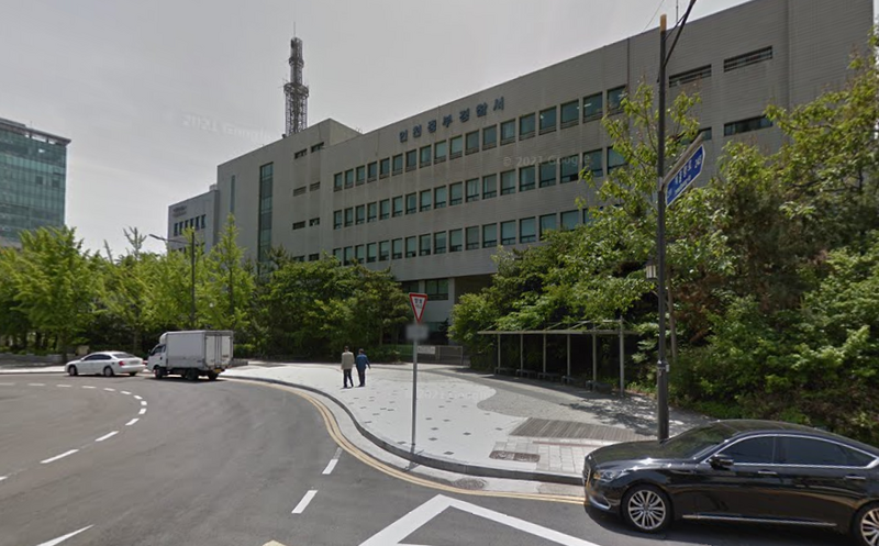 南韩仁川永宗岛发生一家3人陈尸车内的事件。仁川中部警察署示意图。(图撷自Google街景) 南韩仁川永宗岛发生一家3人陈尸车内的事件。仁川中部警察署示意图。(图撷自Google街景)