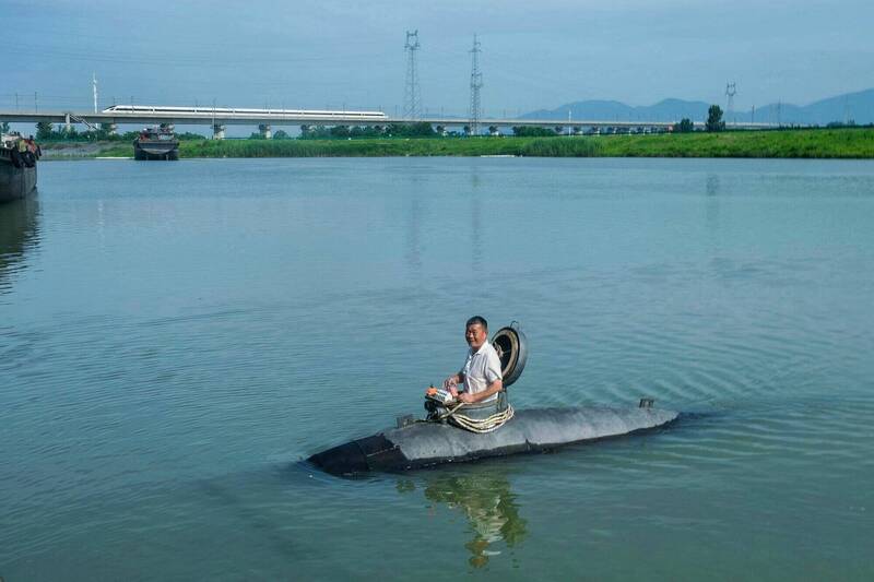 中国60岁农民张胜武建造出1艘名为「大黑鱼」的潜艇。（法新社）