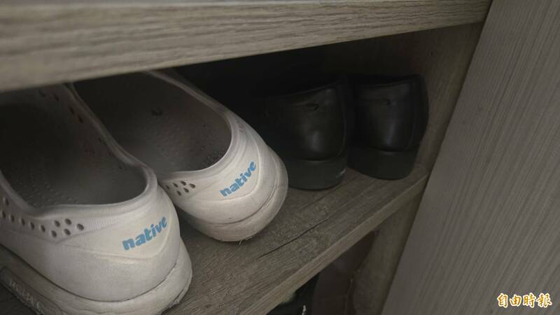 男子翻越鐵門潛入社區,偷走黃女門口鞋櫃抽屜內1400元現金,雖未進屋,法院仍認定構成侵入住宅竊盜,判刑6月。(資料照) 男子翻越鐵門潛入社區,偷走黃女門口鞋櫃抽屜內1400元現金,雖未進屋,法院仍認定構成侵入住宅竊盜,判刑6月。(資料照)