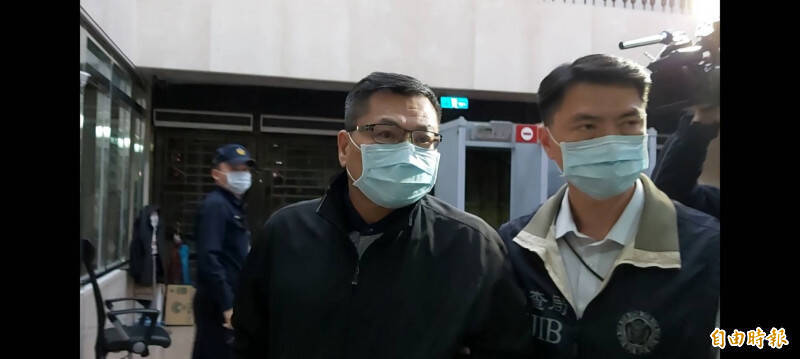 明师中医诊所，创办人李一宏（左）逃漏综合所得税逾亿元，台北分署动用多项强制处分手段，李一宏主动一次缴清2013年的欠税3651万元。（资料照）