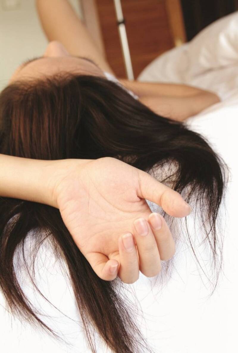 馬來西亞籍僑生襲胸猥褻喝醉女同事得逞,被判處1年2月徒刑,期滿或經赦免後驅逐出境。(情境照) 馬來西亞籍僑生襲胸猥褻喝醉女同事得逞,被判處1年2月徒刑,期滿或經赦免後驅逐出境。(情境照)