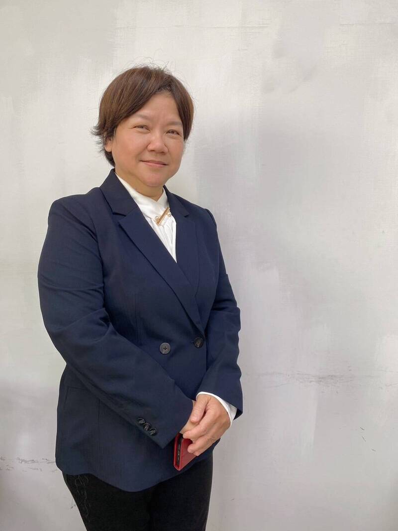 南市府法制处长杨璇圆登山滑倒骨折，提国赔求偿近百万，但一、二审都败诉。她强调不是为了赔偿，而是提醒公部门应负公共设施管理责任。（翻摄南市府网站）