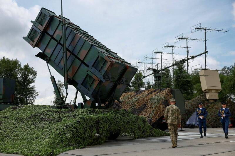 乌克兰未明地点部署的爱国者系统。(路透档案照) 乌克兰未明地点部署的爱国者系统。(路透档案照)