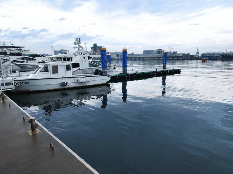高雄港海域不到6小時發現2浮屍。圖為其中的22號遊艇碼頭。（讀者提供）