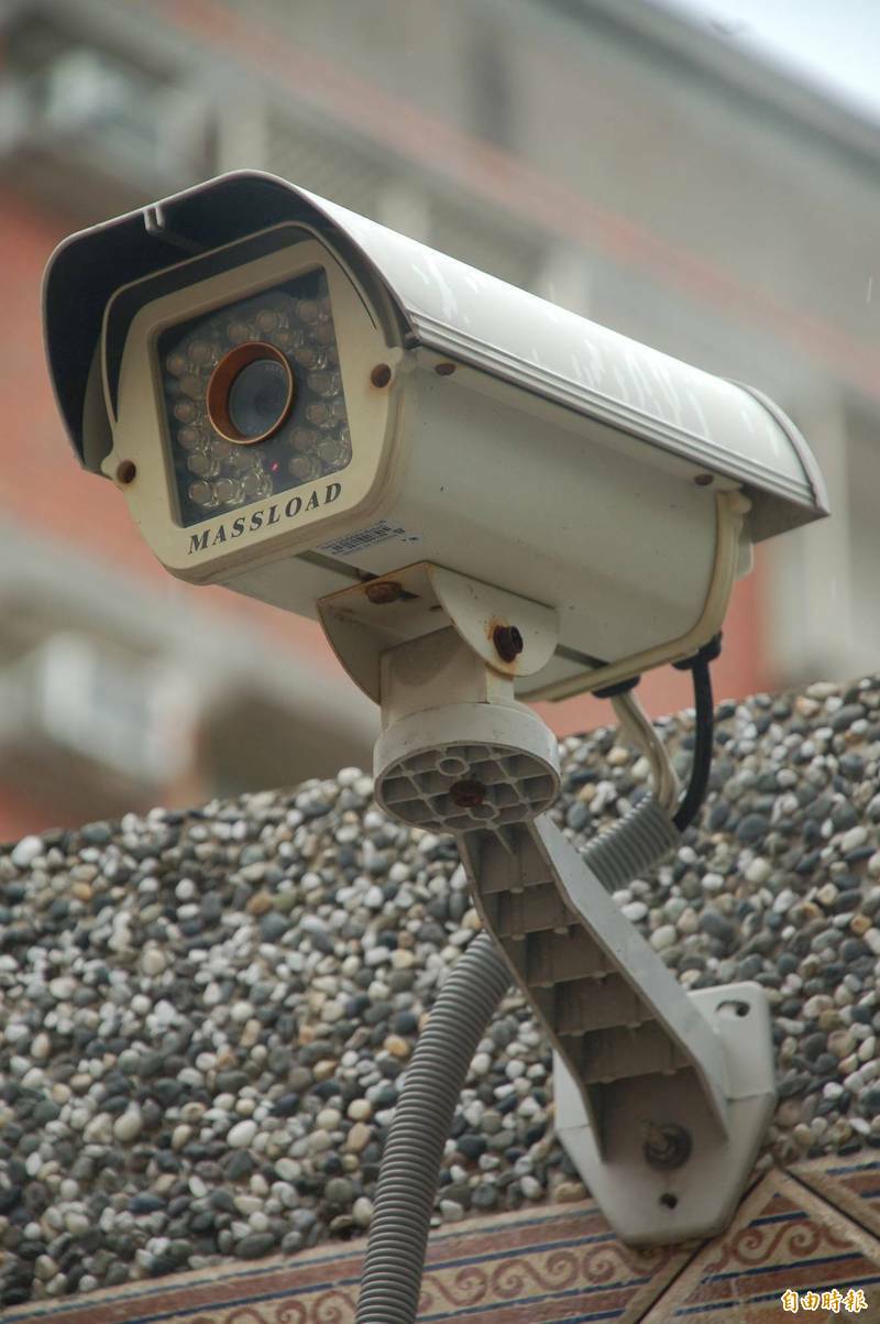 住家架設監視器，應注意避免侵犯他人隱私。示意照，非本案監視器。（記者李立法攝）