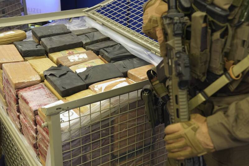 65岁的梅森操控一个以家族为核心的贩毒网络,示意图。(美联社) 65岁的梅森操控一个以家族为核心的贩毒网络,示意图。(美联社)