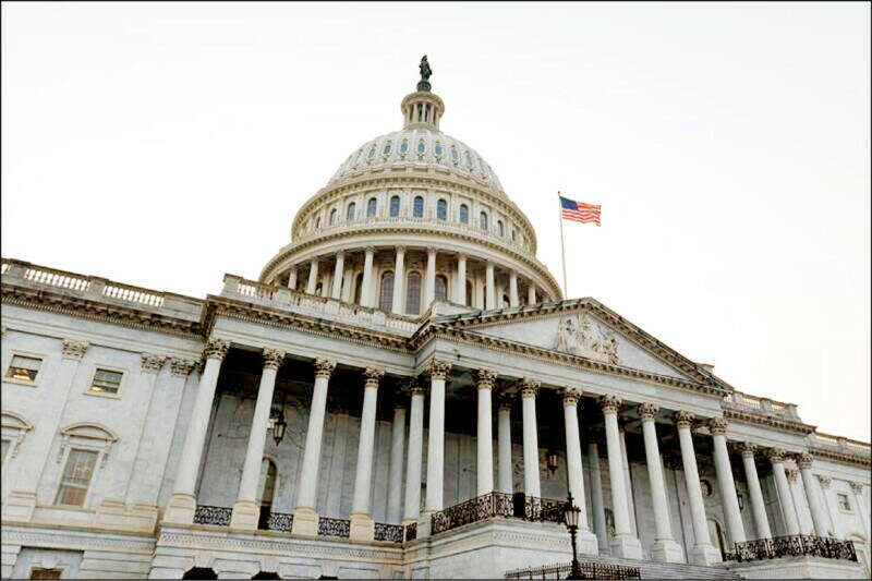 美国国会大厦外观。共和党主导的众议院近日提出法案,要求华盛顿市终止与北京的姊妹市关系,反制中共对美渗透行动。(欧新社资料照) 美国国会大厦外观。共和党主导的众议院近日提出法案,要求华盛顿市终止与北京的姊妹市关系,反制中共对美渗透行动。(欧新社资料照)