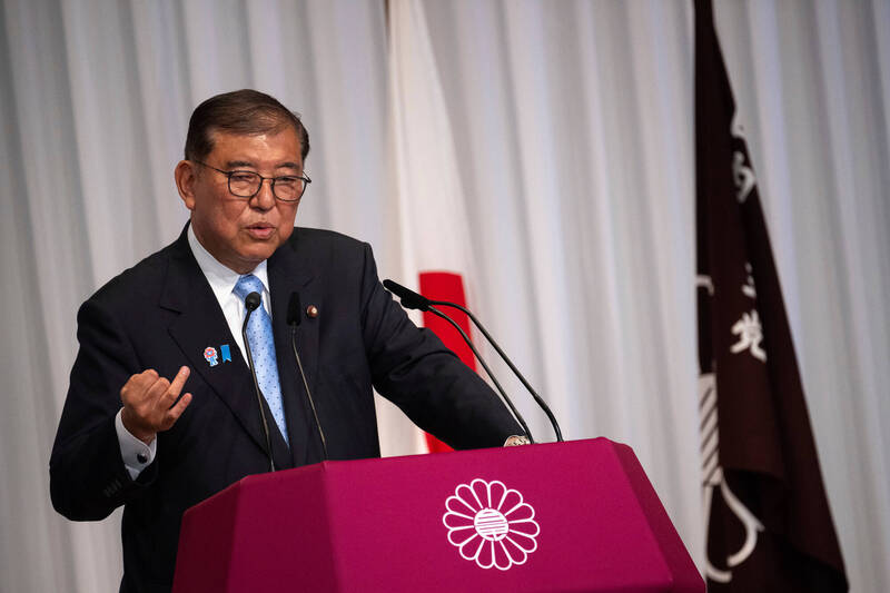 日本首相石破茂今天表明繼續留任的明確立場，避免國政陷入停滯。（美聯社）