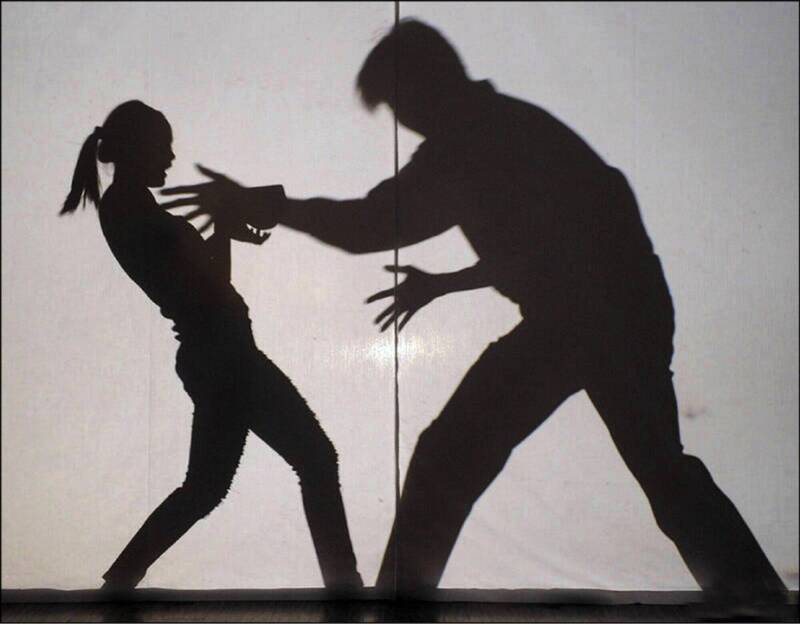 父执辈22年前露鸟磨蹭6岁女童挨告。性骚扰示意图。(情境照) 父执辈22年前露鸟磨蹭6岁女童挨告。性骚扰示意图。(情境照)