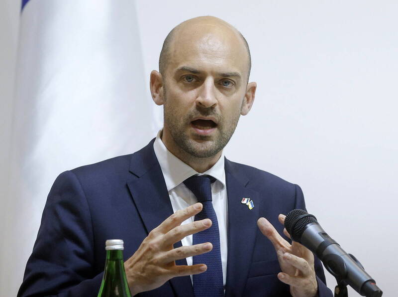 法国外长22日呼吁以色列允许国际媒体进入加萨走廊。（欧新社）