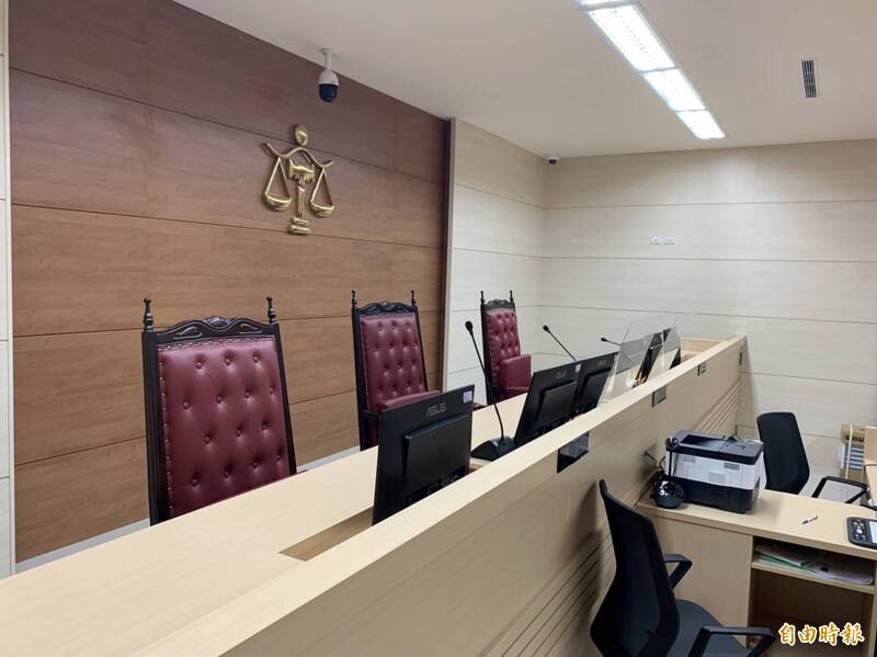 陆军虎跃部队二兵靶场私藏步枪弹壳，桃园地院审理后依侵占军用武器或弹药以外之军用物品罪，将他判处8月徒刑，缓刑2年。（记者余瑞仁摄）