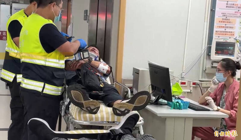 新北市萬里區今天早上發生砂石車撞國光客運的重大車禍，7位傷患分送到基隆長庚醫院和衛福部基隆醫院。（記者盧賢秀攝）