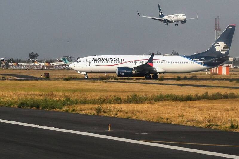 墨西哥航空惊传降落出包，险酿空难。（法新社）