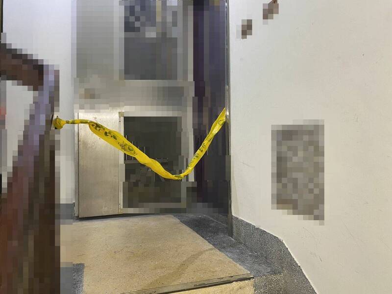 新北市7旬叶姓男保全员昨天与太太在家中烧炭身亡；由于叶男家中经济状况尚佳，是否因被诈团骗走250万轻生还要进一步厘清。（记者林嘉东翻摄）