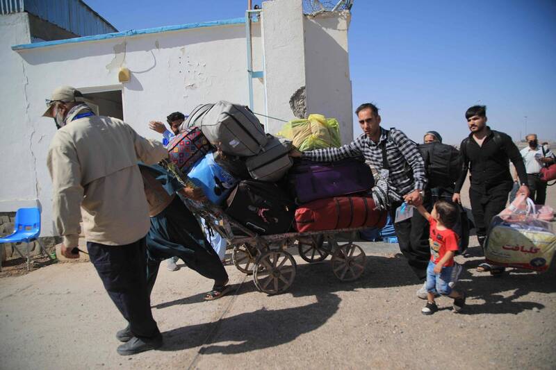 联合国称，塔利班对被强迫遣返的阿富汗难民实施侵犯人权行为。图为阿富汗难民。（法新社）