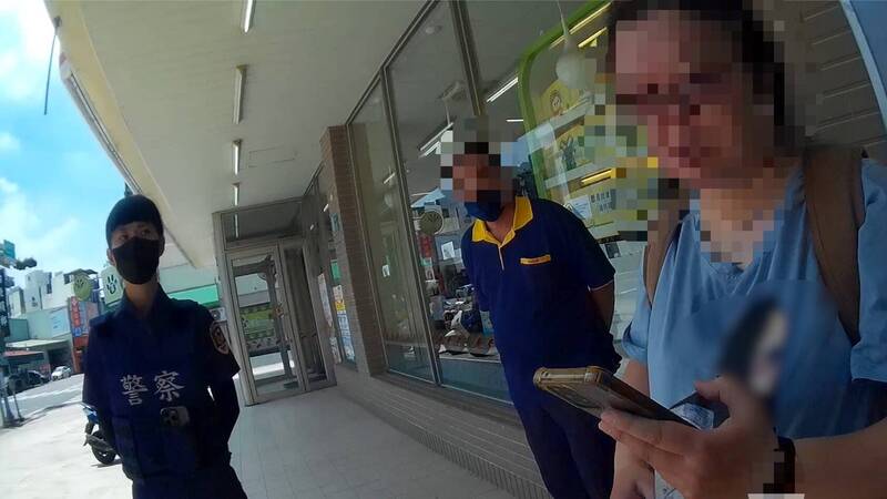 45歲董女誤信交友APP認識的「單親爸」,為愛南下幫忙取款卻沒錢付車資,安南派出所警員與實習生洪子淯趕抵現場後識破是詐團車手。(民眾提供) 45歲董女誤信交友APP認識的「單親爸」,為愛南下幫忙取款卻沒錢付車資,安南派出所警員與實習生洪子淯趕抵現場後識破是詐團車手。(民眾提供)