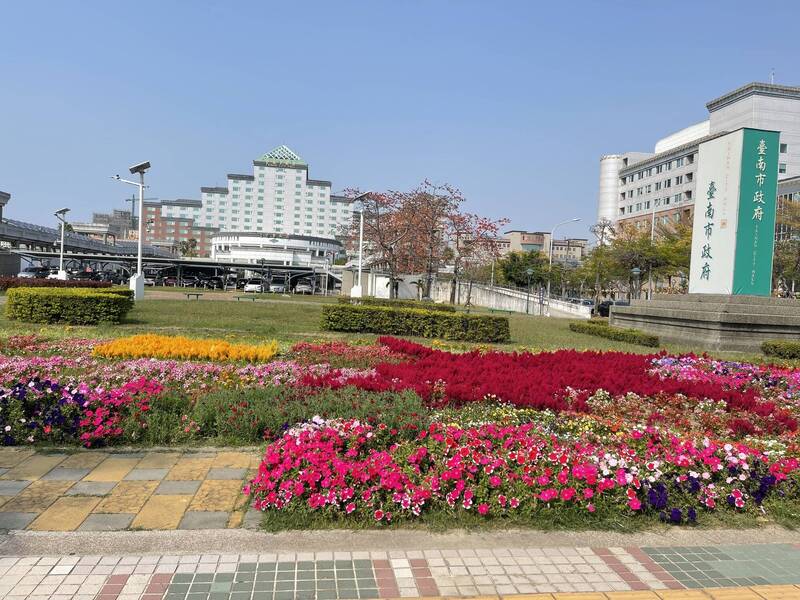 台南市府工務局一名男公務員假借勘災名義，蹺班到小學游泳池游泳還猥褻兩名男童，被警方查獲並收押。（資料照）