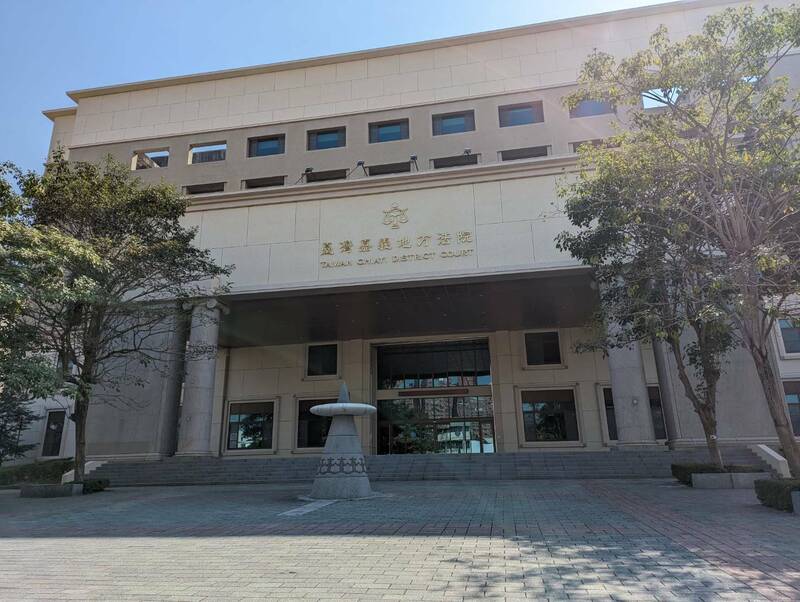 嘉义县李姓男子开神坛性侵女子得逞，嘉义地方法院2月依强制性交罪判李男4年有期徒刑，女子提告民事求偿，嘉院判决李男赔偿50万元。（资料照）