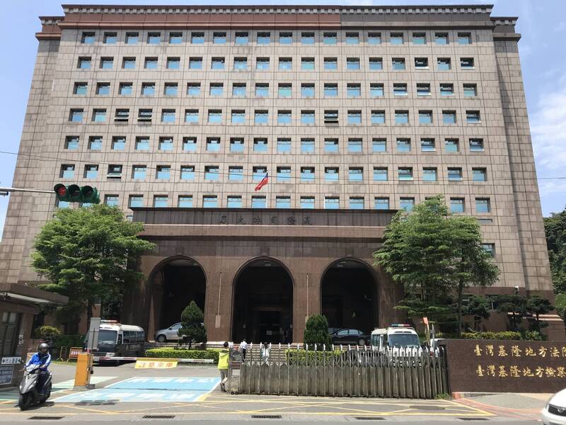 20岁健身房教练怂恿16岁少女自拍裸体影像，被基隆地院裁定羁押禁见。（资料照）