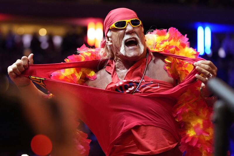 美国传奇摔角选手霍克·霍肯（Hulk Hogan）惊传逝世，享寿71岁。（美联社）