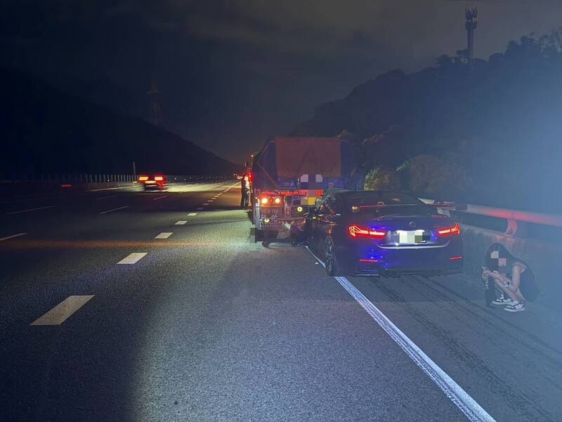 国三大甲段轿车撞联结车。（民众提供）