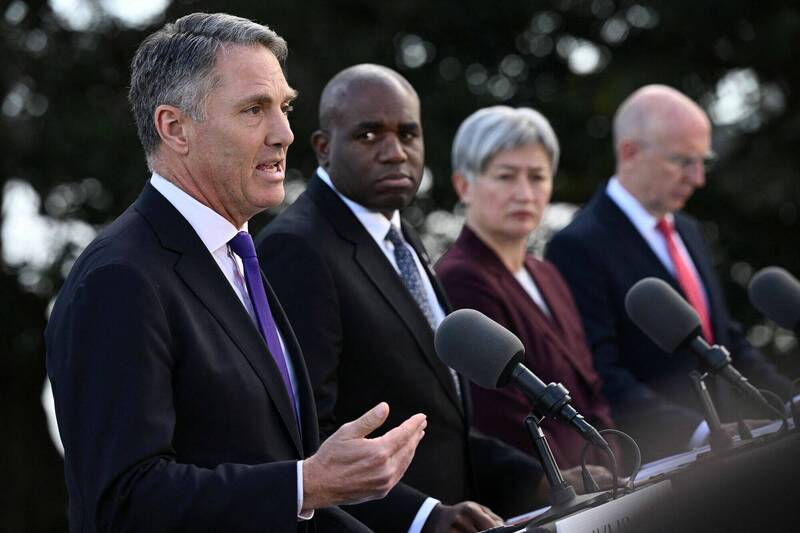 英国、澳洲外交、国防部长25日在雪梨举行外交、国防2+2会谈，举行记者会。（路透）