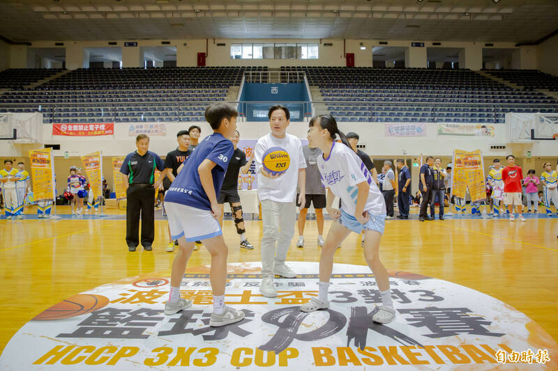 新竹市波麗士杯3對3籃球PK賽今在新竹市立體育館登場。（記者蔡彰盛攝）