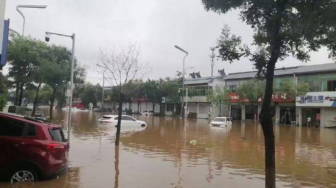 中国河北省今（28）日异常暴雨引发山崩，造成4人死亡与8人失踪。（撷自X@vicky_hlm）