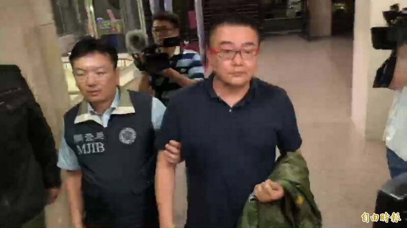 德安航空前董事长郭自行（右）。（资料照）
