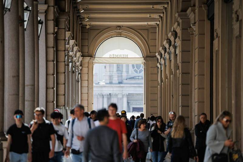 义大利「国家统计研究所」（Istat）估算，未来25年劳动年龄层人口将缩减5分之1。示意图。（彭博）