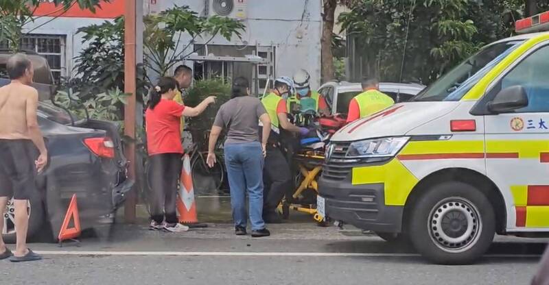 許姓老闆觸電倒地送醫。(民眾提供) 許姓老闆觸電倒地送醫。(民眾提供)