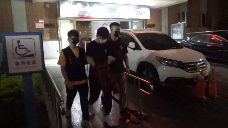 有黑幫背景的曹姓車手頭,被警方移送士林地檢署偵辦。(記者陸運鋒翻攝) 有黑幫背景的曹姓車手頭,被警方移送士林地檢署偵辦。(記者陸運鋒翻攝)