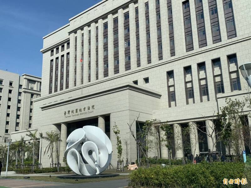 桃园地方法院依共同犯妨害未满16岁之人发育罪，分别判处吴姓男子、庄姓女子有期徒刑3年6月与2年8月。（记者周敏鸿摄）